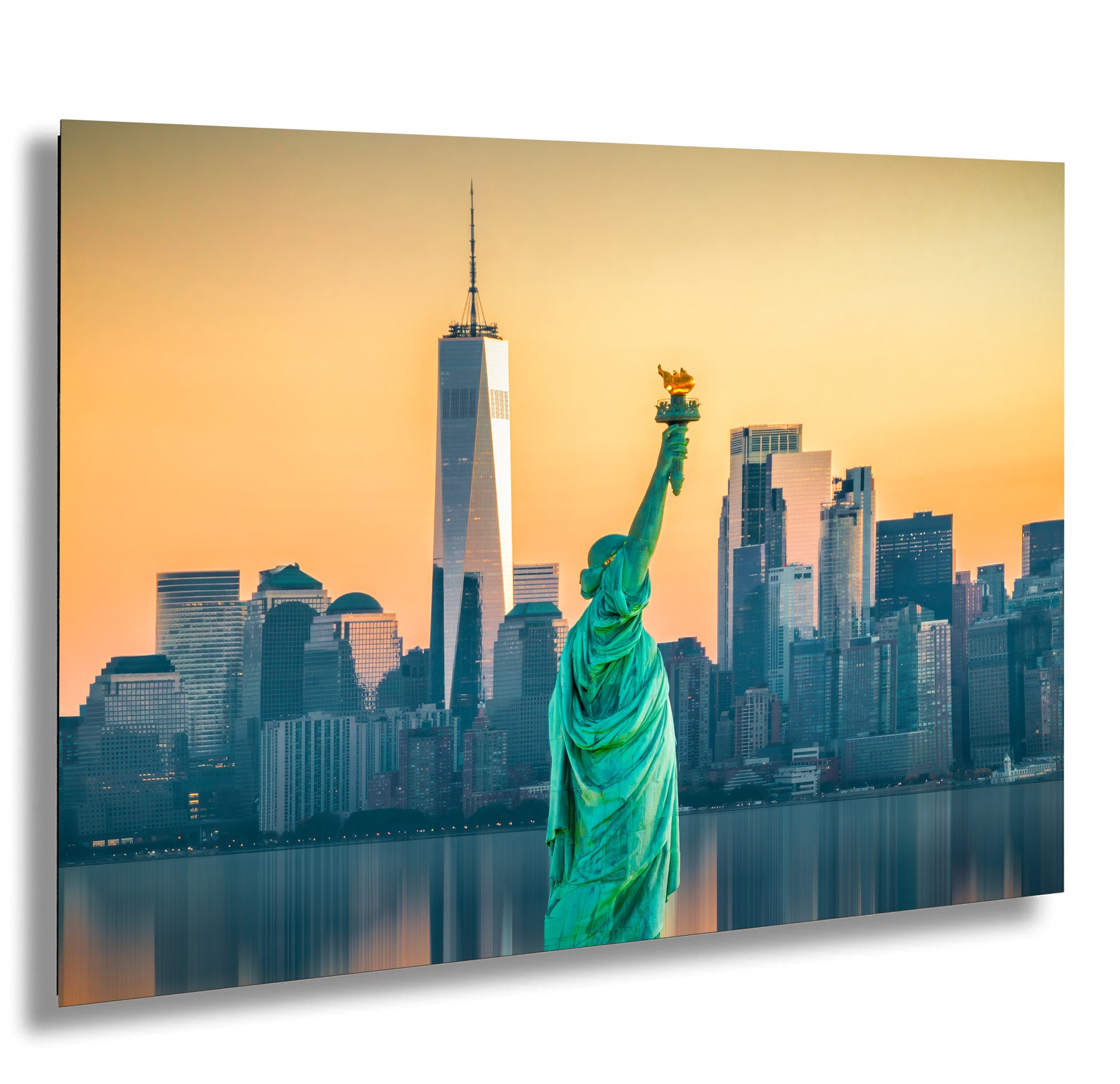 a picture of the statue of liberty in new york city