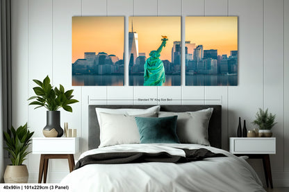 a picture of the statue of liberty in new york city