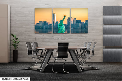 a picture of the statue of liberty in new york city